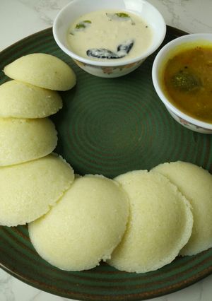 A picture of Rava Idli.