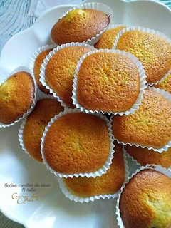 Una foto de Magdalenas de crema de castañas glaseadas con pasas y limón