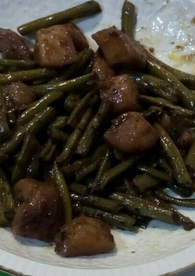 Una foto de Judías tiernas con patatas al vino tinto