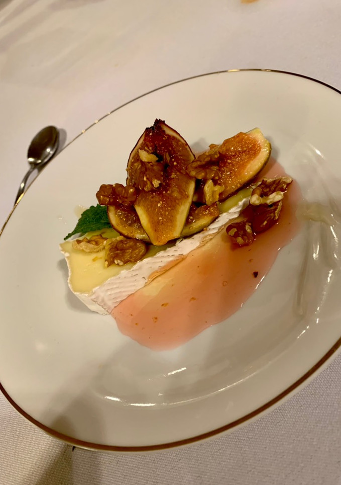 Una foto de Higos flambeados con queso brie