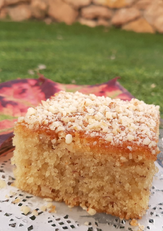 Una foto de Basboussa de almendras