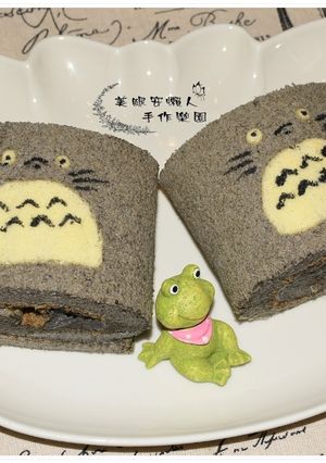 豆豆龍龍貓圖案蛋糕捲 的食譜成品照片