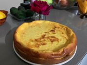 Una foto de mandarinas y yogurt