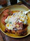 Pechuga de pollo con verduras al queso y arroz