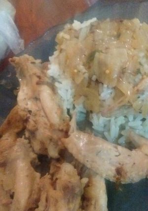 Una foto de Alitas a la cacerola con arroz