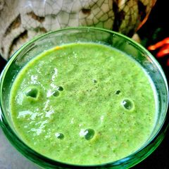 A picture of Cukapple Smoothie 🥒🍎.
