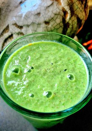 A picture of Cukapple Smoothie 🥒🍎.