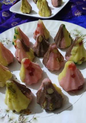 A picture of Triflavoured flattened rice and Paneer Modaks.
