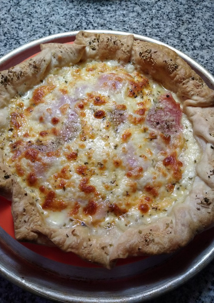 Una foto de Pascualina de una sola masa de jamón y queso