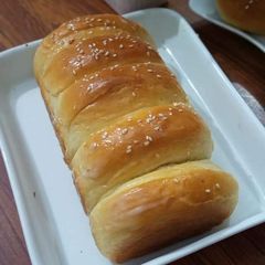 A picture of Condensed milk bread and bun.