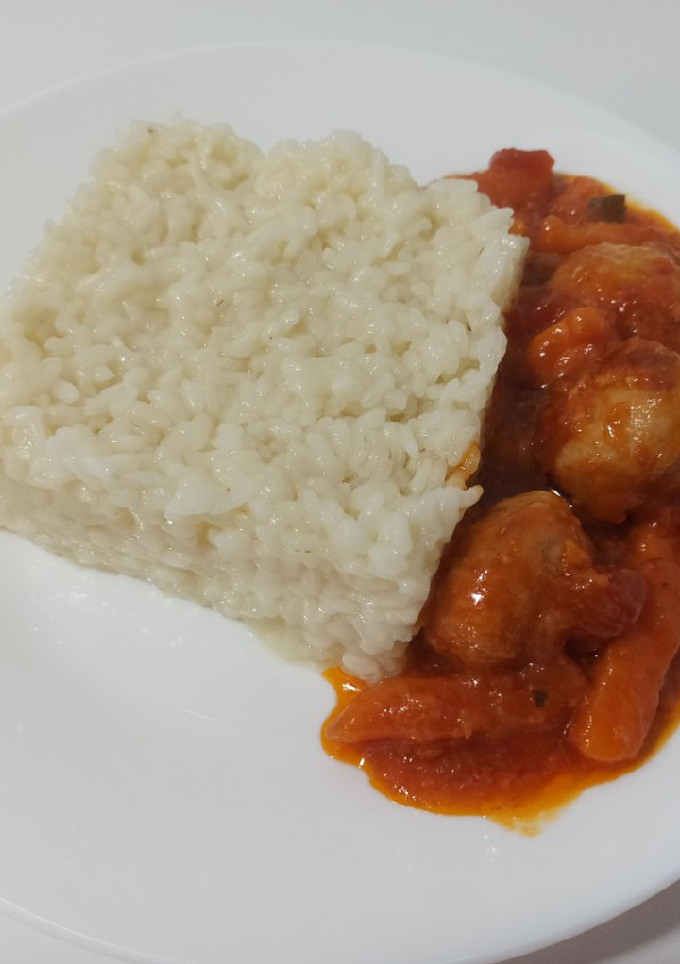 Una foto de OLLA GM : Albóndigas de pollo y pavo