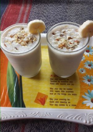 बनाना मिल्क शेक (Banana milk shake recipe in Hindi) रेसिपी मुख्य फोटो