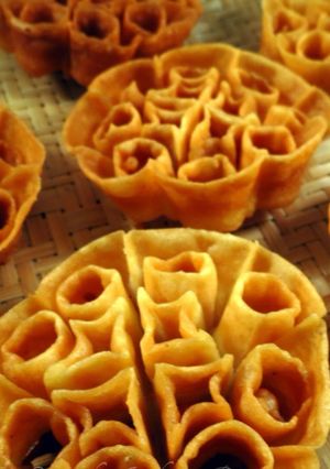 A picture of Fried Rose Cookies.