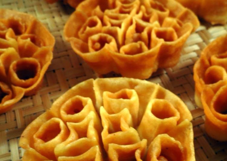 Fried Rose Cookies