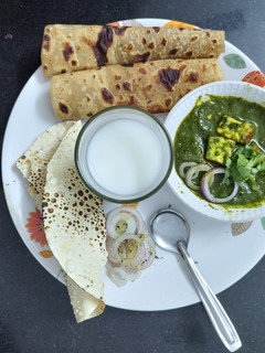 પાલક પનીર (Palak Paneer Recipe In Gujarati) રેસીપી મુખ્ય ફોટો