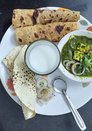 પાલક પનીર (Palak Paneer Recipe In Gujarati) રેસીપી મુખ્ય ફોટો