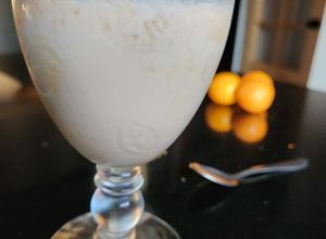Una foto de Panna cotta de mandarina