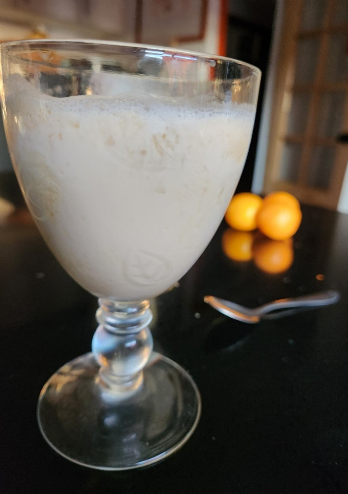 Una foto de Panna cotta de mandarina