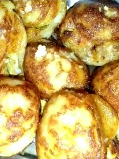 பன்னீர் ஸ்டப்பிங் பணியாரம் (Paneer stuffing paniyaram recipe in tamil) செய்முறை முக்கிய புகைப்படம்