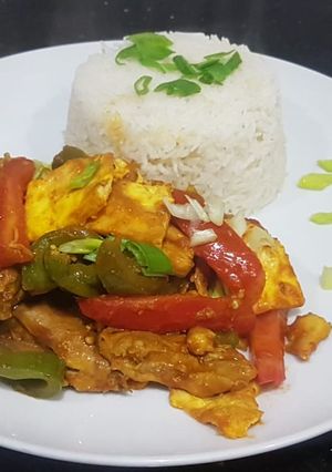 A picture of Chicken jalfrezi.