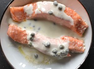 Une photo de Pavés de saumon sauce aux câpres et citron
