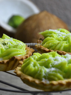 Une photo de Tartelettes lemon curd citron vert et crème de coco