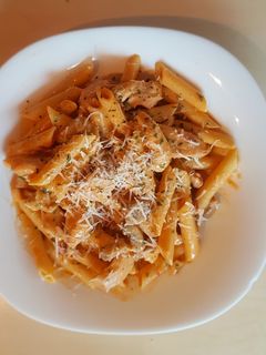 Paradicsomos csirkés penne recept fotója