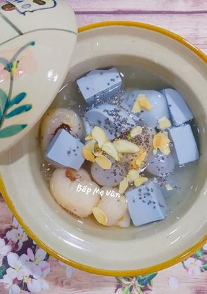 Hình của món Chè khúc bạch hoa đậu biếc.