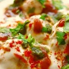 A picture of Dahi bhalla.