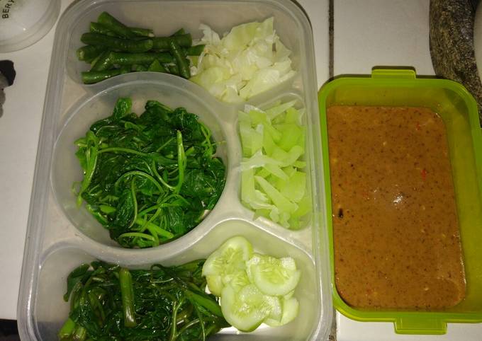 Cara Gampang Menyiapkan #day1 Pecel sayur #BikinRamadanBerkesan yang Enak
