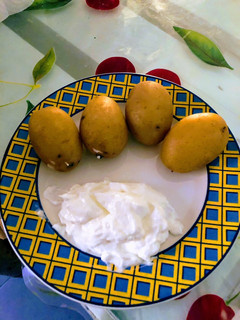 Foto principal de Patatas cocidas de mi mamá con alioli de leche