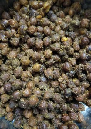 A picture of Kale chane masala.