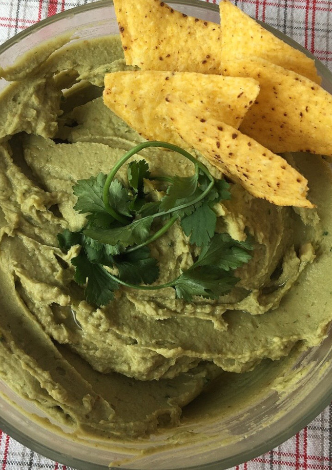 Una foto de Hummus de aguacate, un entrante muy versátil y fácil de preparar. Apto para personas  diabéticas