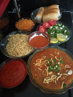 સેવ ઉસળ (Sev Usal Recipe In gujarati) રેસીપી મુખ્ય ફોટો