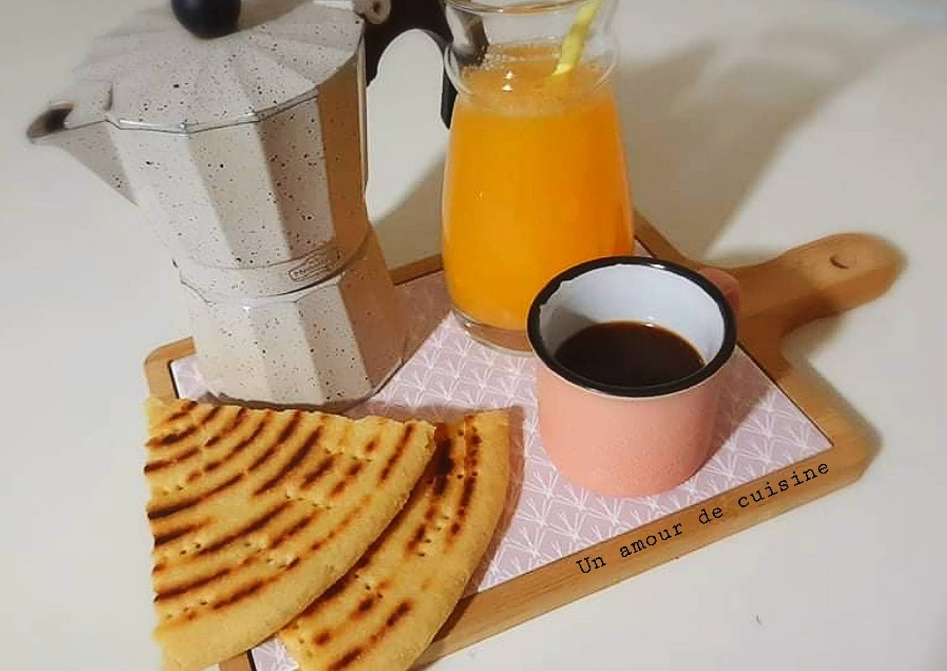 Galette et jus d'orange pressée ☕🍹🍞