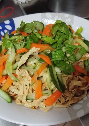 #花花老師 涼拌煙燻豆皮加小黃瓜 的食譜成品照片