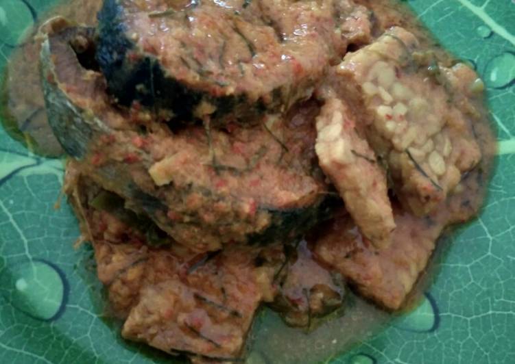 Bahan-bahan Tongkol bumbu rica2 yang nikmat dan Mudah Dibuat