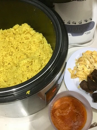 Langkah Mudah untuk Membikin Resep  Nasi kuning enak dan praktis yang Lezat Sekali, Lezat