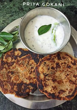 A picture of Crispy Rajgira/Amaranth Banana paratha with coconut chutney.