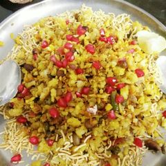 A picture of Healthy Poha with veggies.