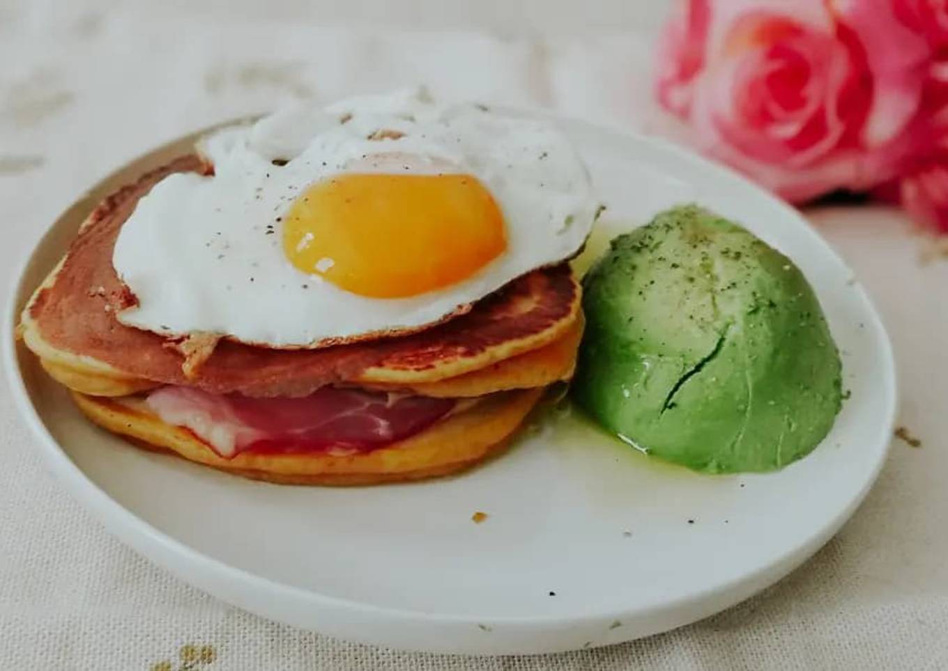 Pancakes de Patate Douce façon Eggs Muffin