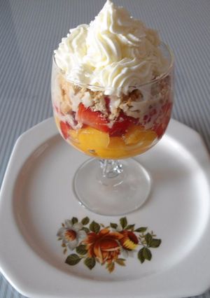 Foto principal de Copa de galleta y melocotón