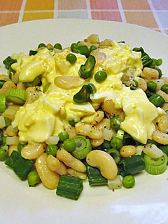 Foto principal de Ensalada de alubias con guisantes y huevos- tupper