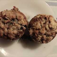 Une photo de Muffins rhubarbe fruits rouges en crumble