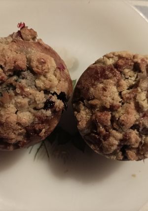 Une photo de Muffins rhubarbe fruits rouges en crumble