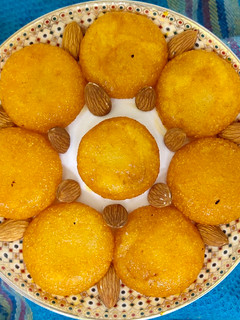 सूजी (सेमोलिना) की रस भरी मिठाई (Suji (Semolina) ki ras bhari meethai recipe in Hindi) रेसिपी मुख्य फोटो