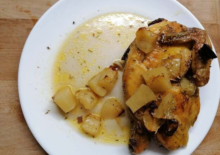 Pollo intero al forno con le patate