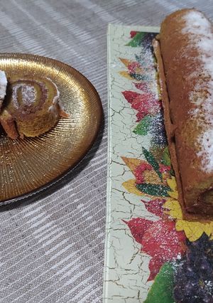 Una foto de Brazo de gitano con zumo de naranja y chocolate