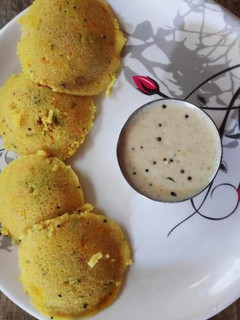 ओट्स रवा इडली (oats rava idli recipe in Hindi) रेसिपी मुख्य फोटो