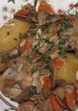 Foto principal de Muslos de pollo con verduras en Cocotte
